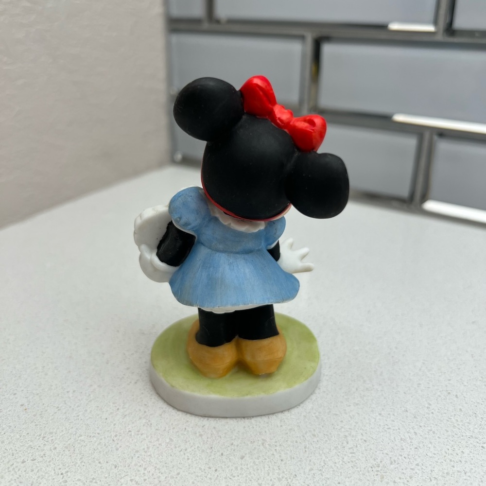 Vintage Minnie Mouse Figurine Heart Walt Disney Productions Bisque Porcelain - Picture 5 of 10